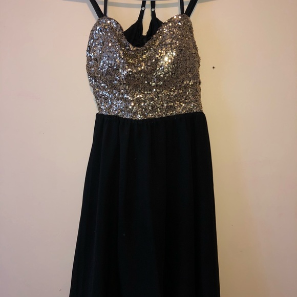 Graduation dress - Picture 1 of 3